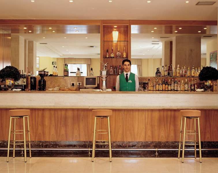 Exe Pozuelo Otel Pozuelo de Alarcón Restoran fotoğraf